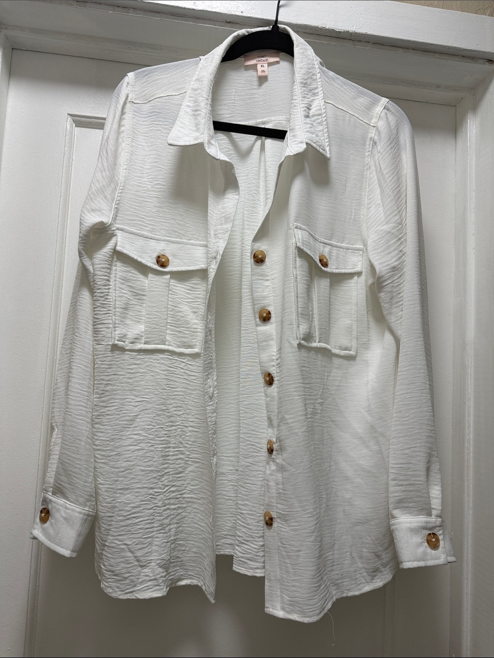 Como Vintage White Button-Front Shirt Jacket with Brown Buttons